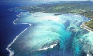 Optical illusion of an underwater waterfall, Mauritius (12 photos) Underwater waterfall Mauritius where is it located