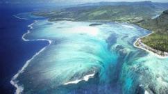 Optical illusion of an underwater waterfall, Mauritius (12 photos) Underwater waterfall Mauritius where is it located